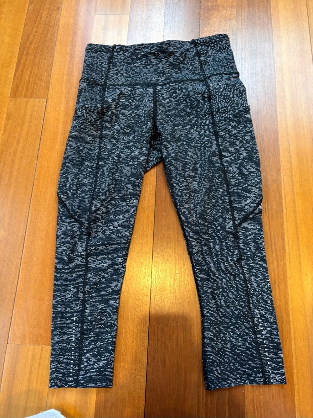 Lululemon Fast Free Crop 2 legging Soundwave Black and Alpine White